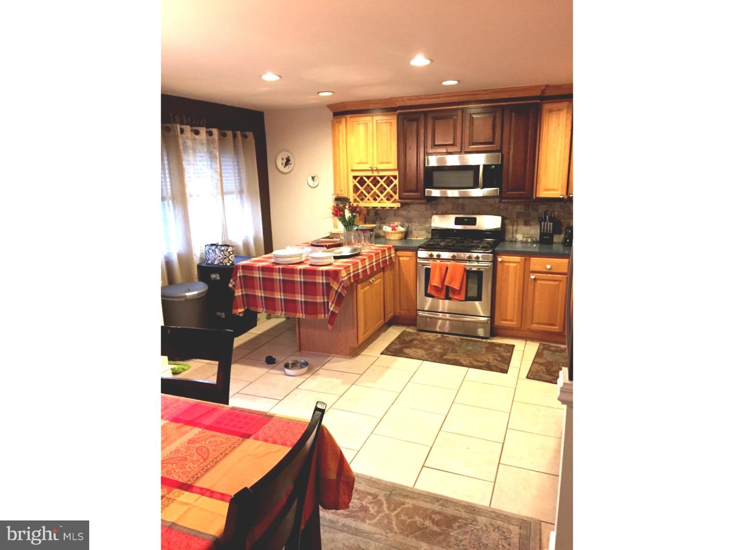 12127 Ranier Road Philadelphia, PA 19154 - Photo 6 of 22 Kitchen