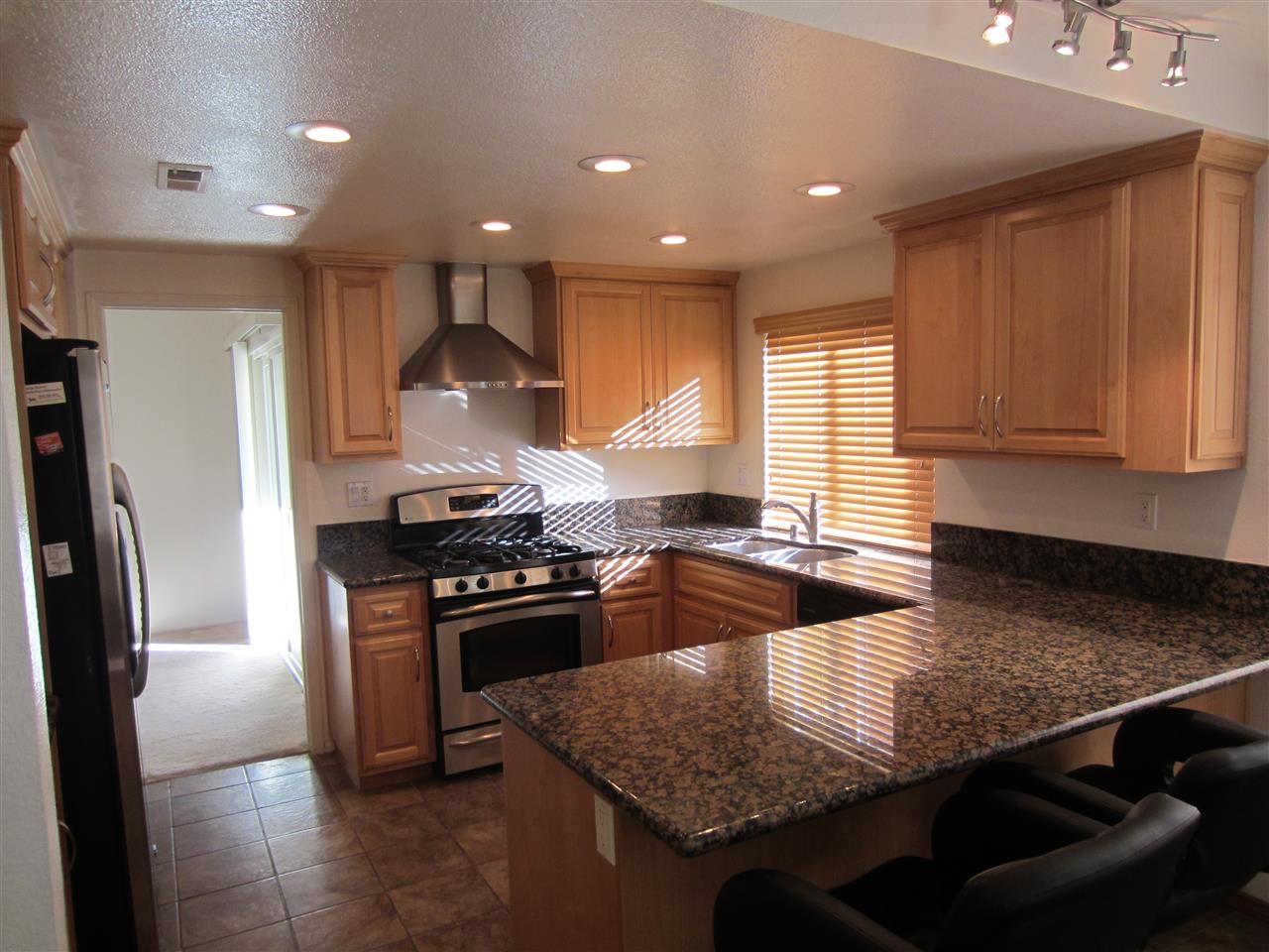 8846 Ridgeton Court Lakeside, CA 92040 - Photo 4 of 25 Gallery Image 4