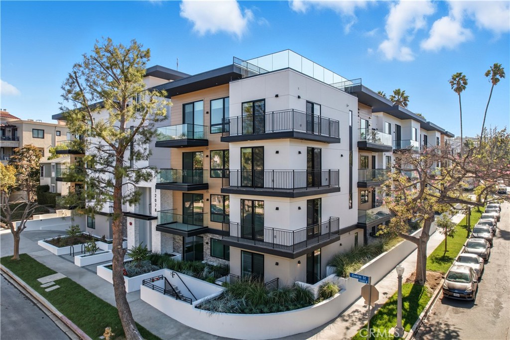 12078 Guerin Street, Unit 406 Studio City, CA 91604 - Photo 16 of 16 a aerial view of a house with a yard balcony