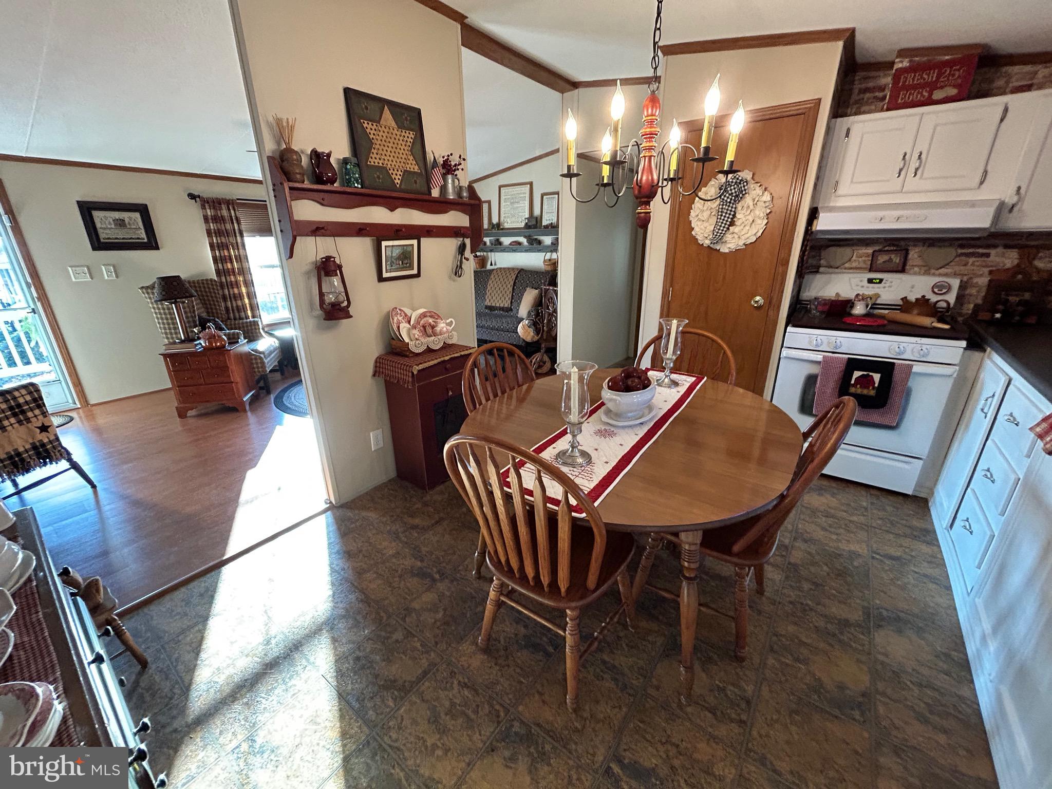 386 West Cedar Street Palmyra, PA 17078 - Photo 29 of 52 Eat In Area of Kitchen