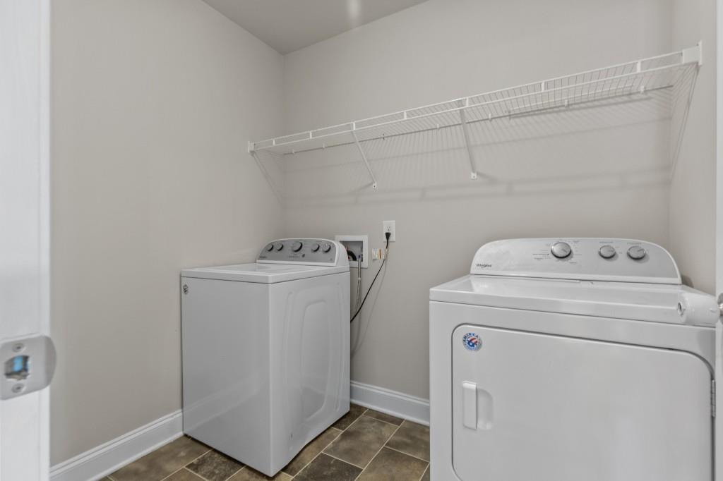 320 Lokeys Lane Bethlehem, GA 30620 - Photo 37 of 44 a utility room with dryer and washer