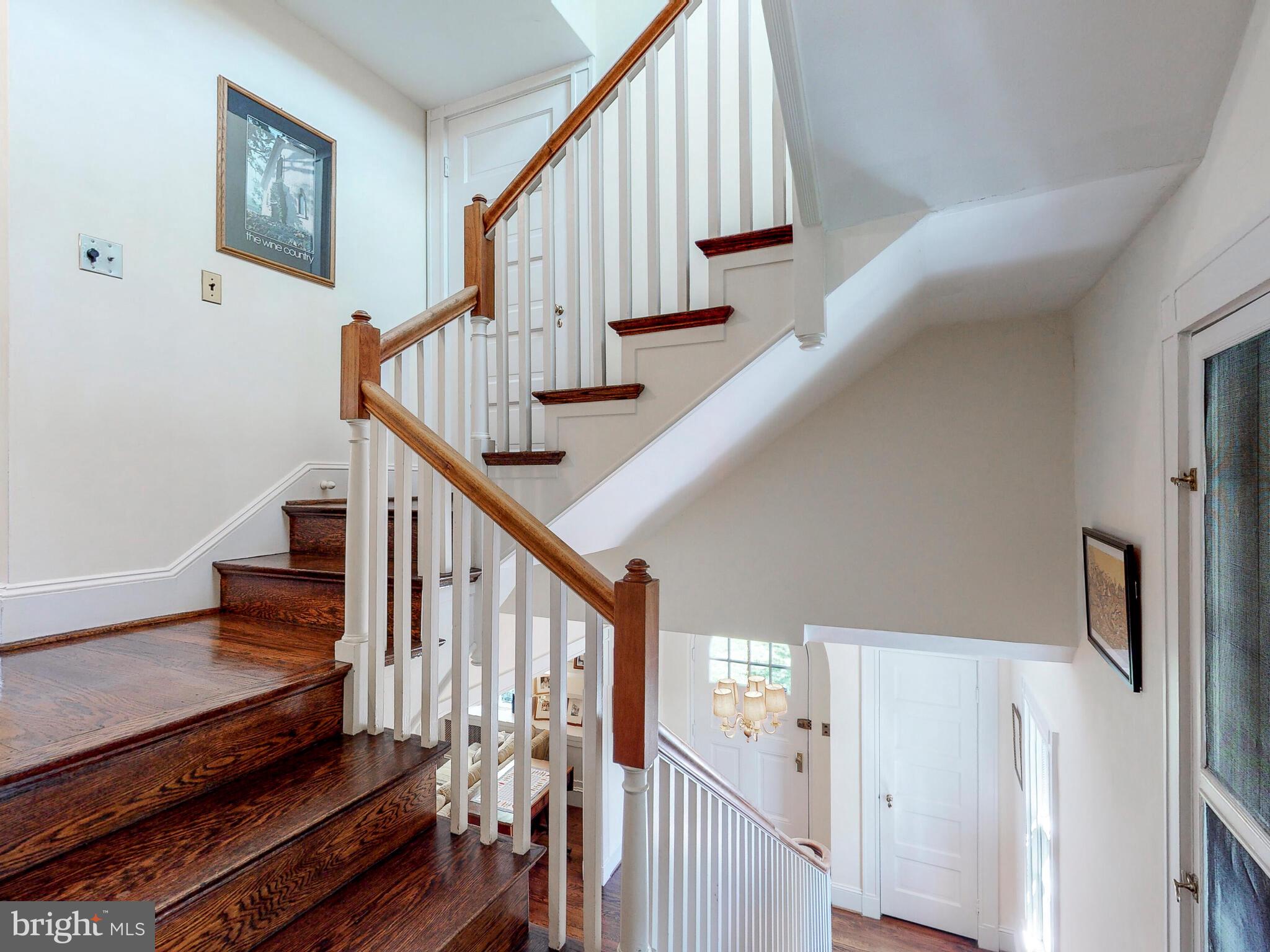 219 Tunbridge Road Baltimore, MD 21212 - Photo 22 of 46 Staircase