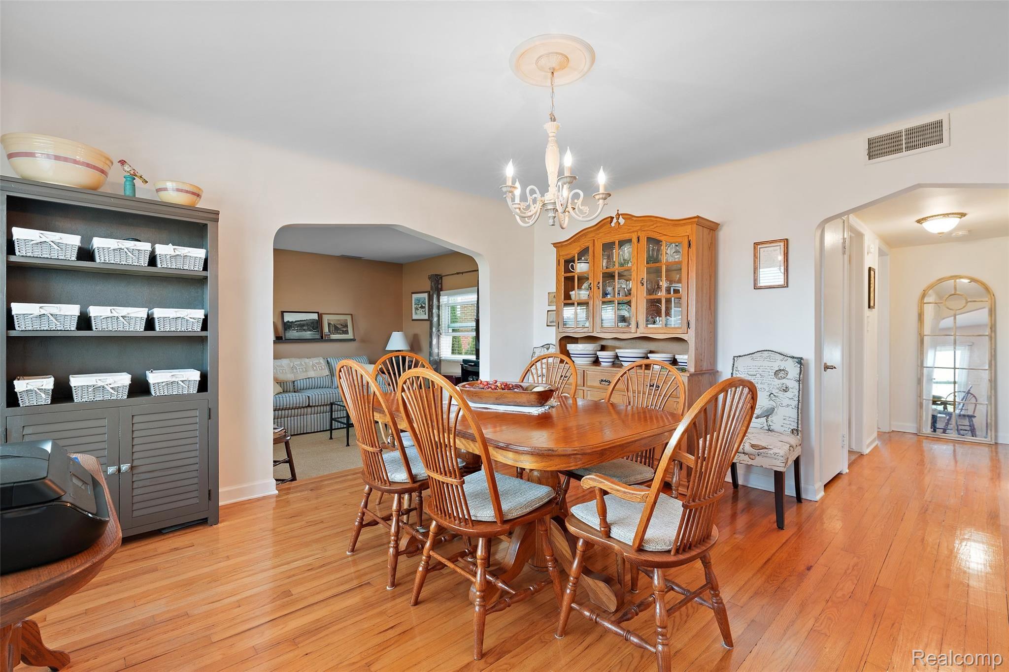327 West Maple Road Clawson, MI 48017 - Photo 3 of 26 327 W Maple-15.jpg