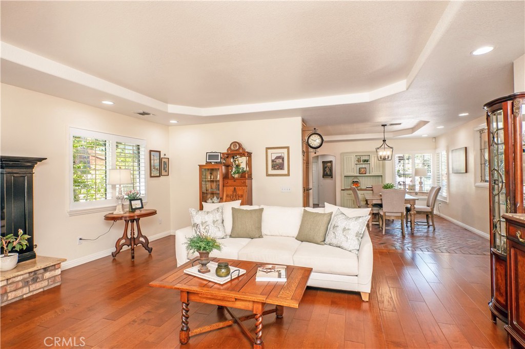 2372 Shadow Hill Drive Riverside, CA 92506 - Photo 11 of 75