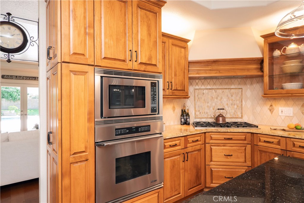 2372 Shadow Hill Drive Riverside, CA 92506 - Photo 15 of 75