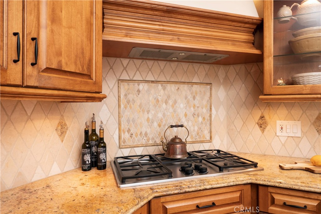 2372 Shadow Hill Drive Riverside, CA 92506 - Photo 16 of 75