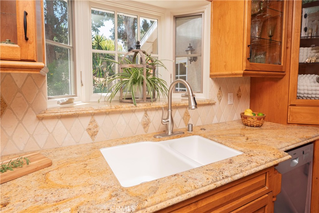 2372 Shadow Hill Drive Riverside, CA 92506 - Photo 17 of 75