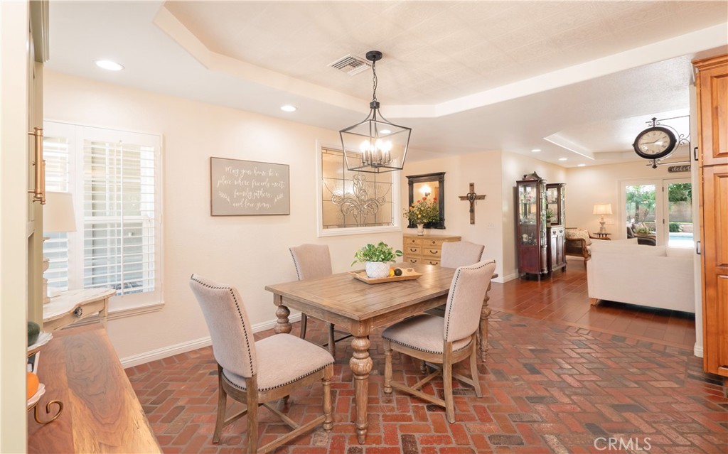 2372 Shadow Hill Drive Riverside, CA 92506 - Photo 19 of 75