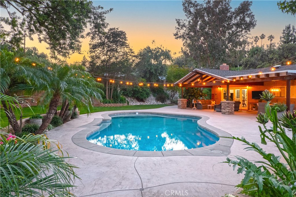 2372 Shadow Hill Drive Riverside, CA 92506 - Photo 2 of 75
