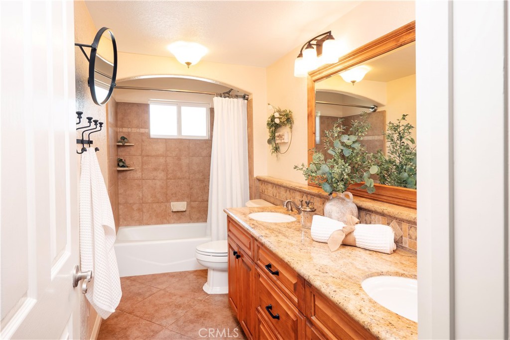 2372 Shadow Hill Drive Riverside, CA 92506 - Photo 37 of 75