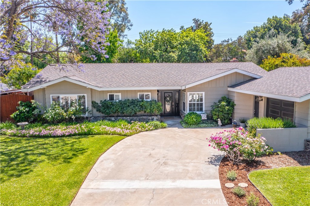 2372 Shadow Hill Drive Riverside, CA 92506 - Photo 5 of 75