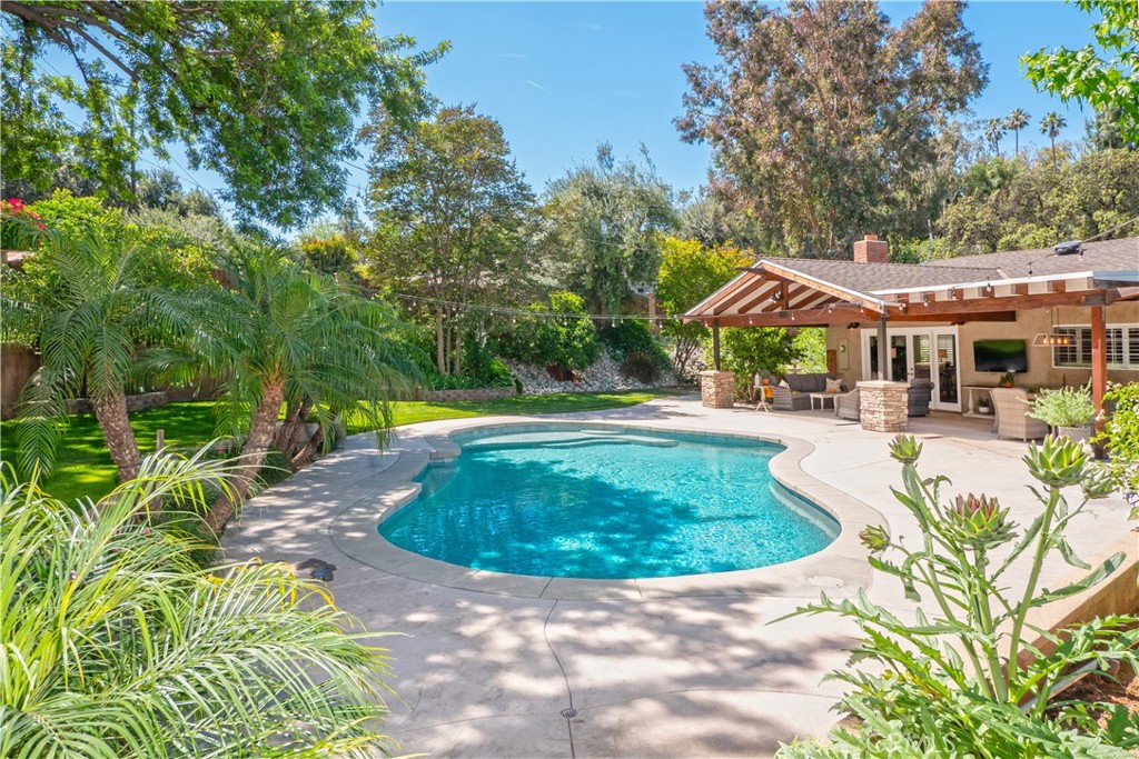 2372 Shadow Hill Drive Riverside, CA 92506 - Photo 52 of 75
