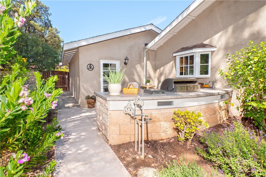 2372 Shadow Hill Drive Riverside, CA 92506 - Photo 68 of 75