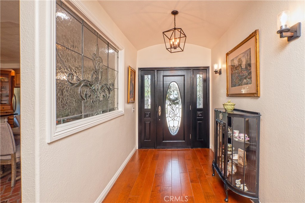 2372 Shadow Hill Drive Riverside, CA 92506 - Photo 7 of 75