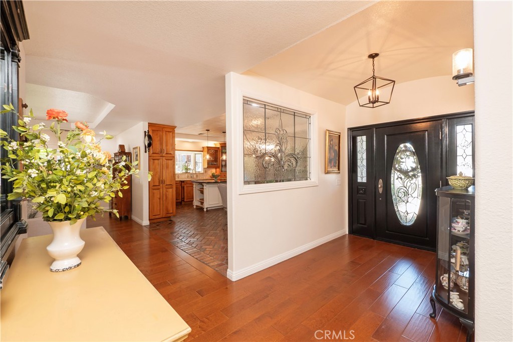 2372 Shadow Hill Drive Riverside, CA 92506 - Photo 8 of 75