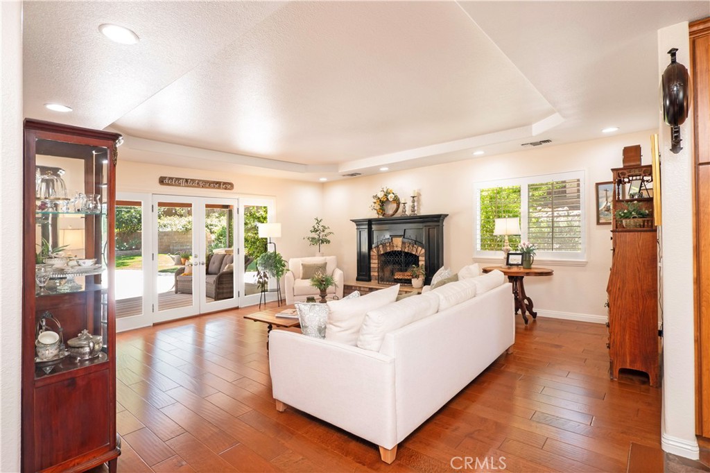 2372 Shadow Hill Drive Riverside, CA 92506 - Photo 9 of 75