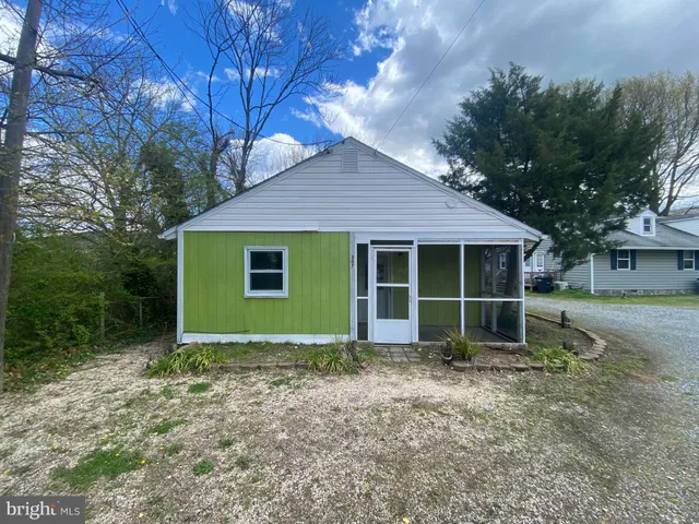$1,250 | 207 North Irving Avenue, Colonial Beach, VA 22443