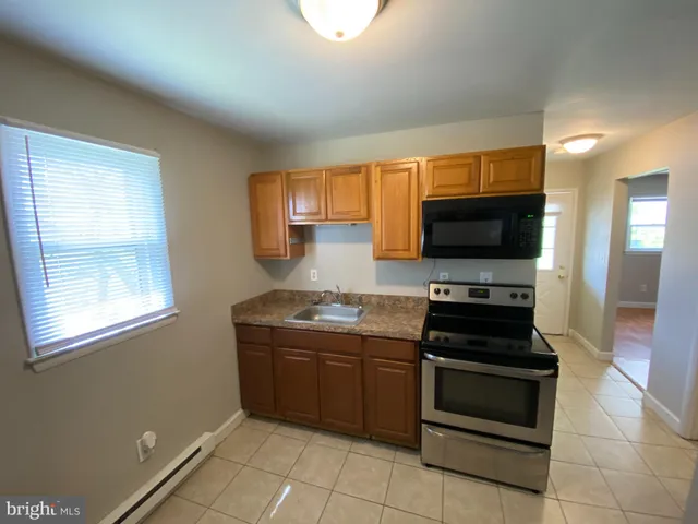 $1,250 | 207 North Irving Avenue, Colonial Beach, VA 22443