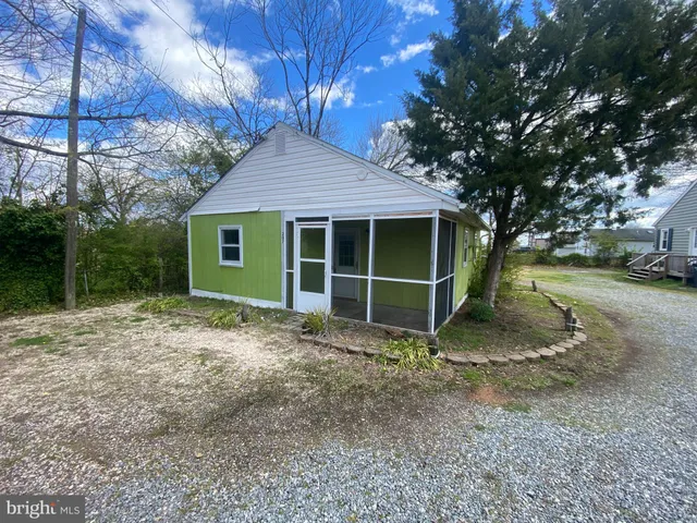 $1,250 | 207 North Irving Avenue, Colonial Beach, VA 22443