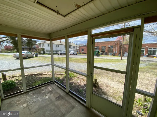 $1,250 | 207 North Irving Avenue, Colonial Beach, VA 22443