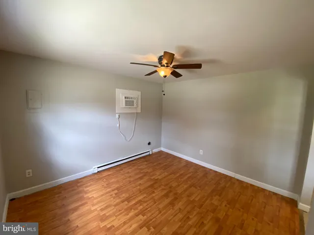 $1,250 | 207 North Irving Avenue, Colonial Beach, VA 22443