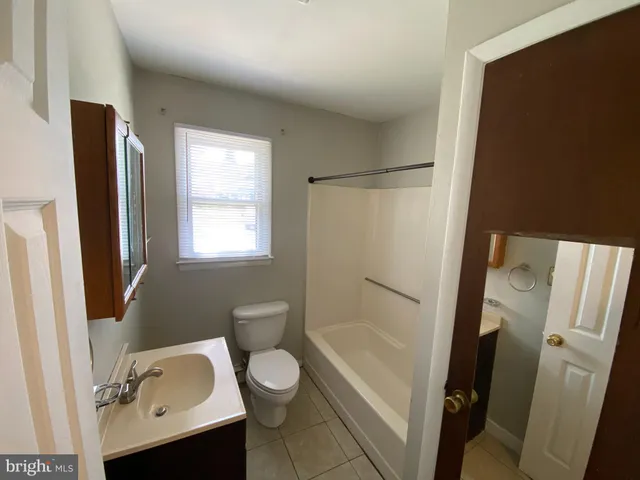 $1,250 | 207 North Irving Avenue, Colonial Beach, VA 22443