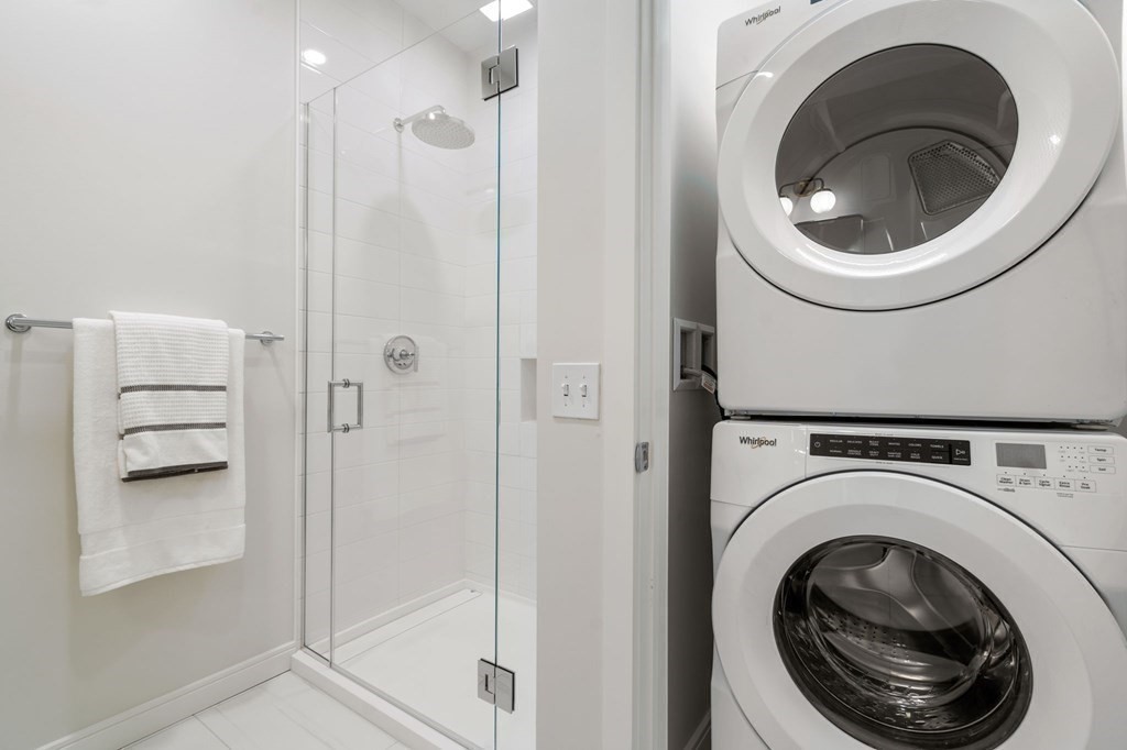 191 Washington Street, Unit 720 Boston, MA 02135 - Photo 10 of 29 a bathroom with a toilet and a shower