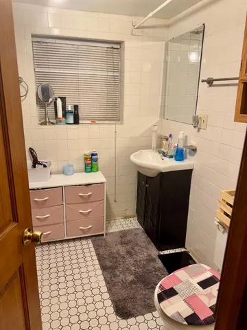 $319,900 | 4935 West Monroe Street, Chicago, IL 60644