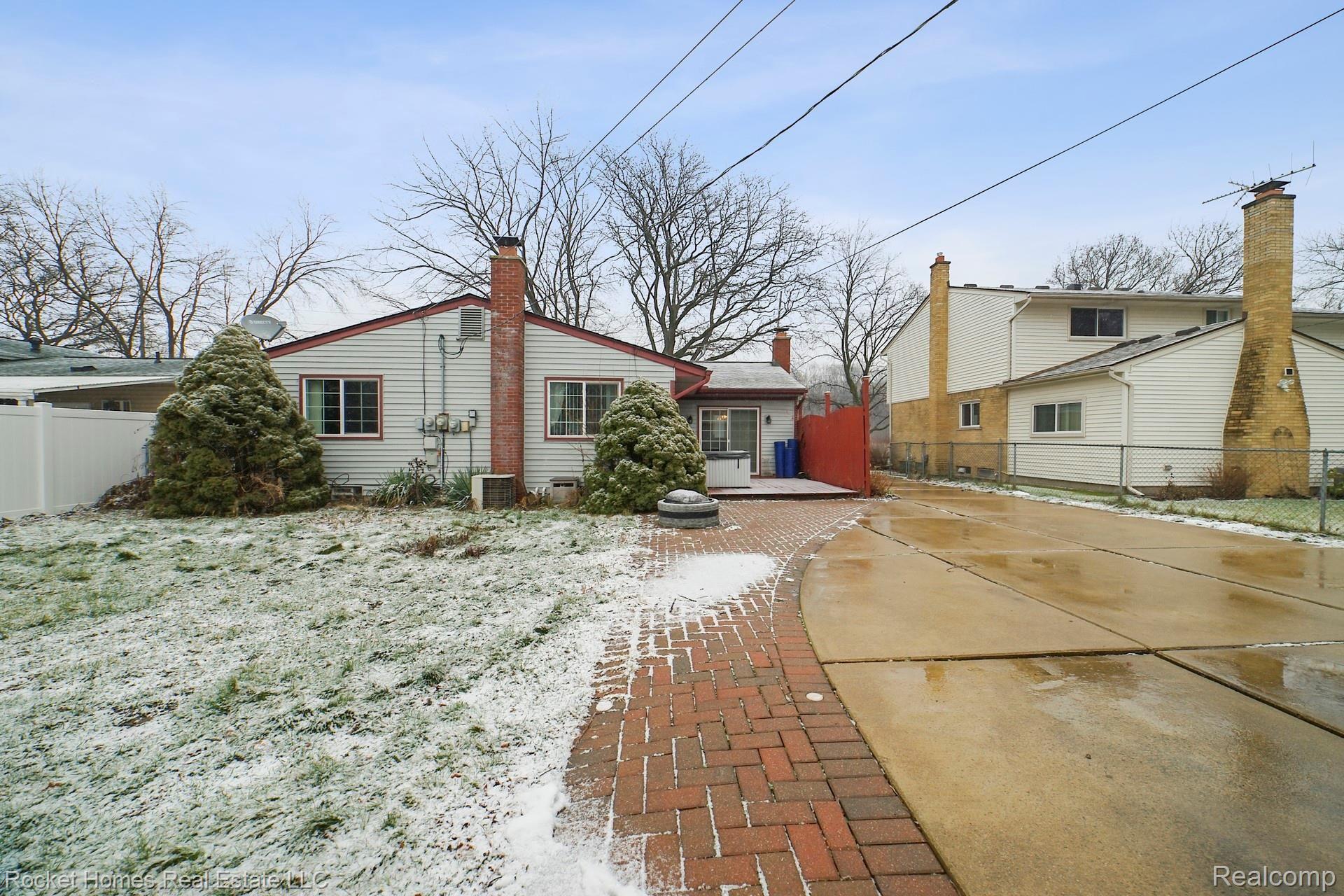 14523 Newburgh Road Livonia, MI 48154 - Photo 3 of 31 002-photo-front-view-8870839.jpg