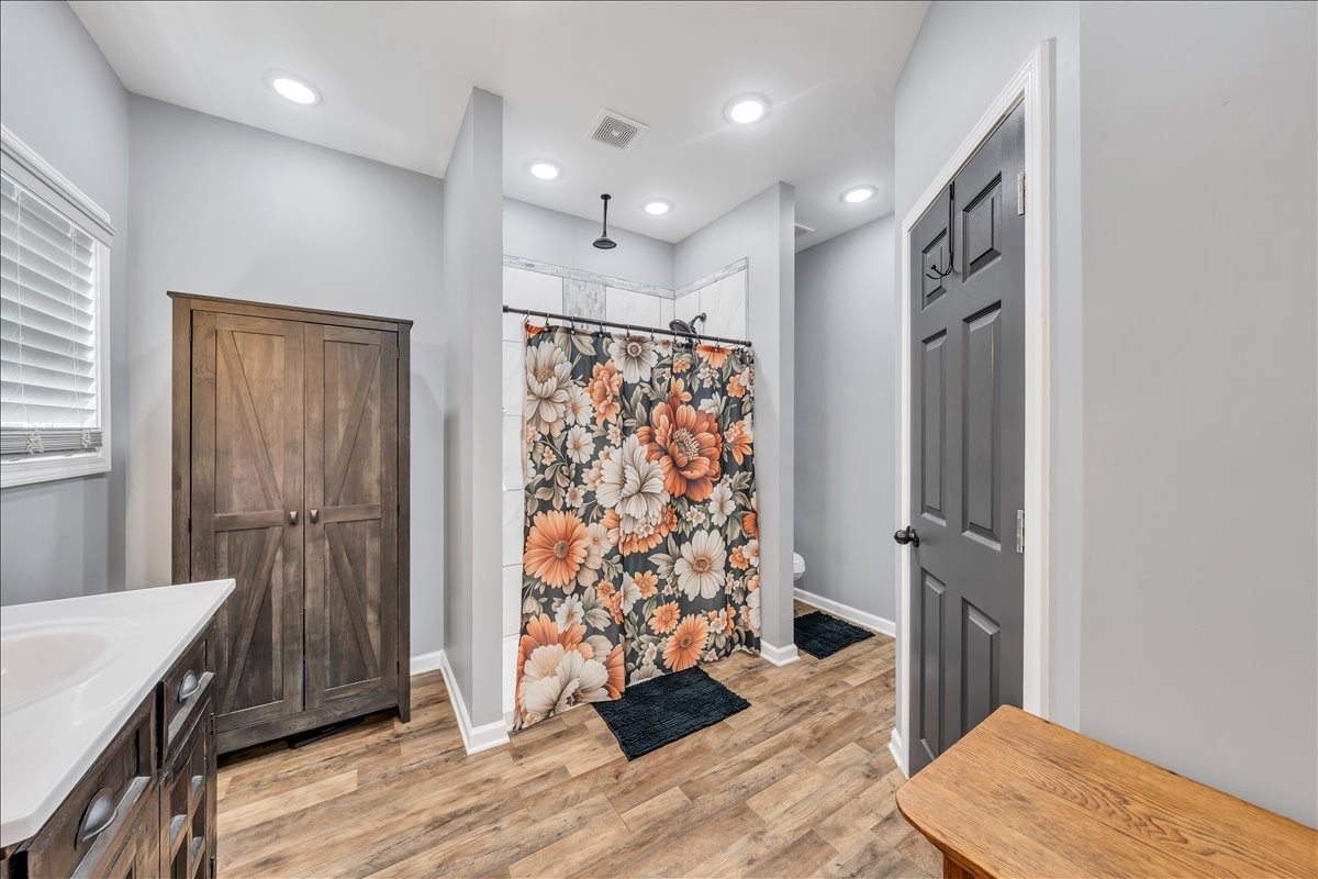 8 Valley Pond Lane Kelso, TN 37348 - Photo 35 of 75 a bathroom with a sink and a mirror