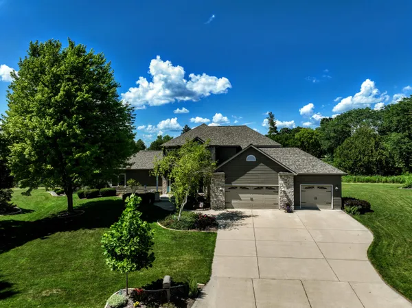 $649,900 | 615 Fairway Circle, Jefferson, WI 53549