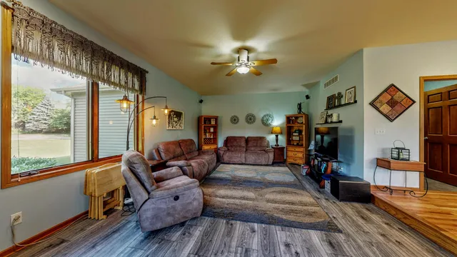 $649,900 | 615 Fairway Circle, Jefferson, WI 53549