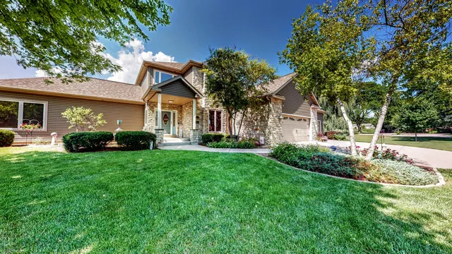 $649,900 | 615 Fairway Circle, Jefferson, WI 53549