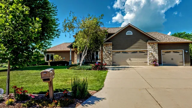 $649,900 | 615 Fairway Circle, Jefferson, WI 53549