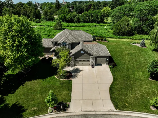 $649,900 | 615 Fairway Circle, Jefferson, WI 53549