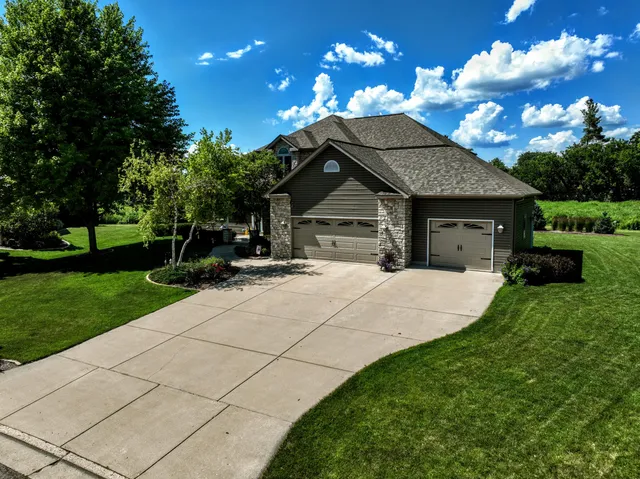 $649,900 | 615 Fairway Circle, Jefferson, WI 53549