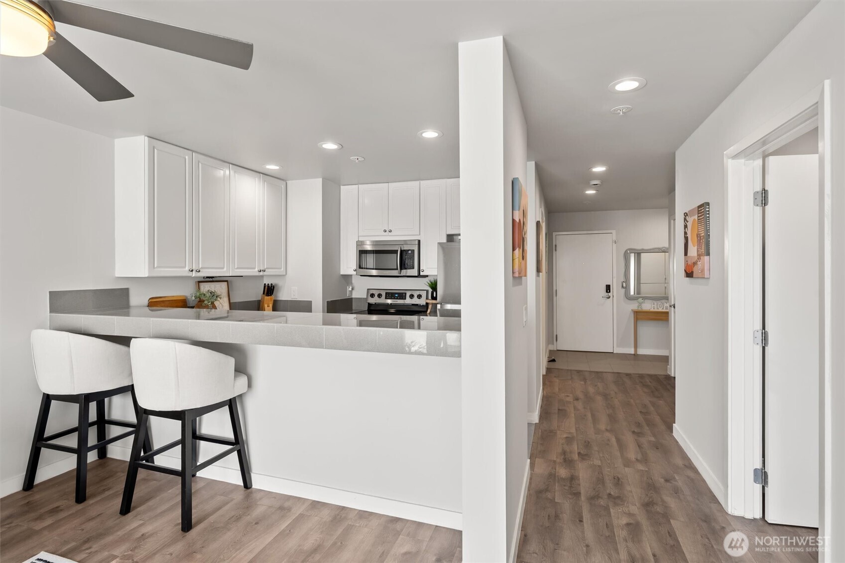 321 10th Avenue South, Unit 705 Seattle, WA 98104 - Photo 12 of 28