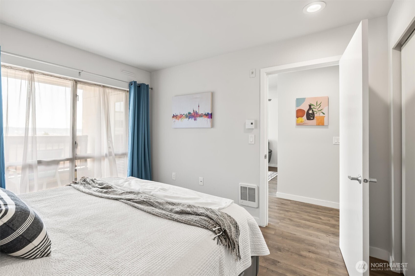 321 10th Avenue South, Unit 705 Seattle, WA 98104 - Photo 18 of 28