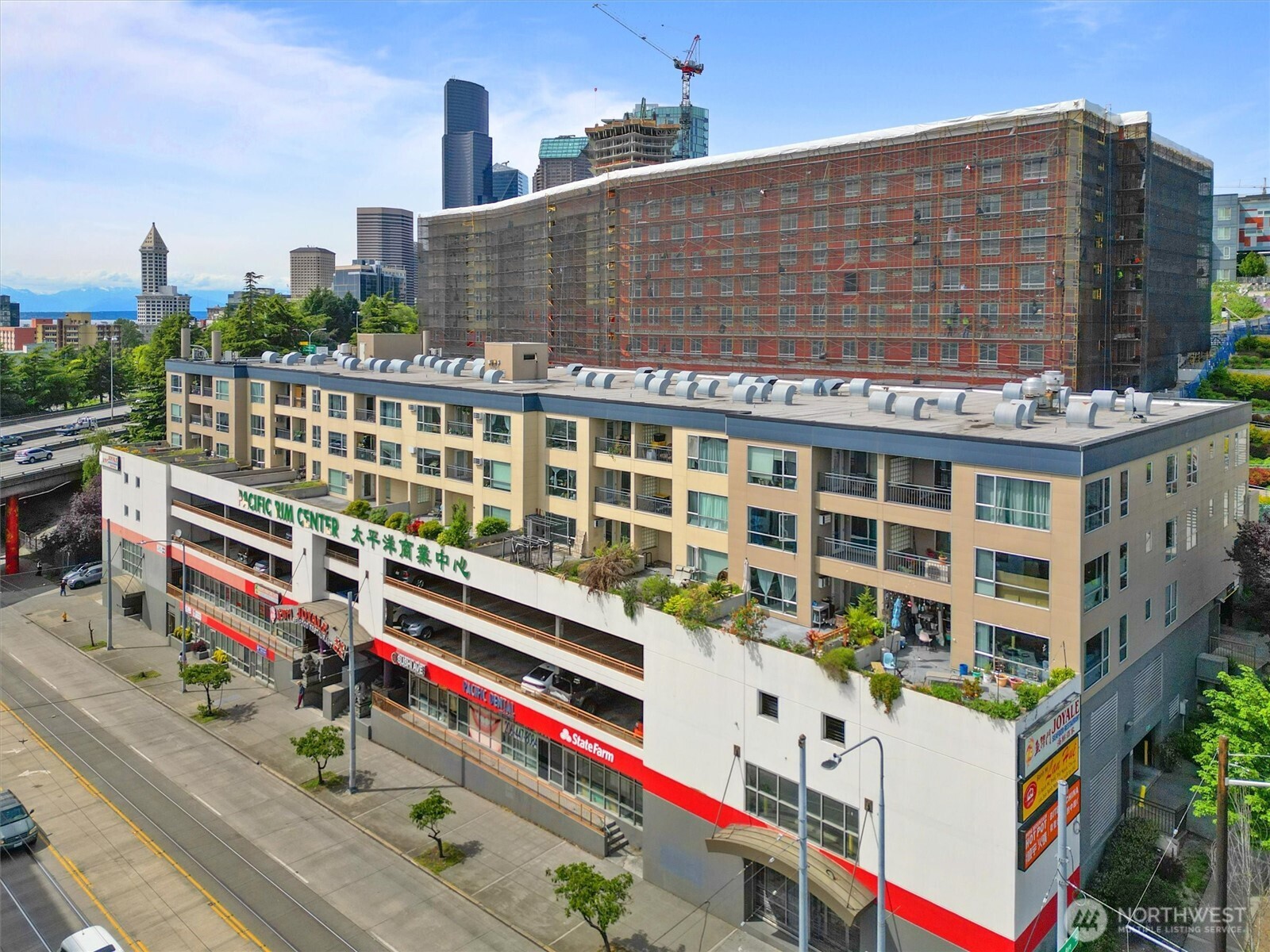 321 10th Avenue South, Unit 705 Seattle, WA 98104 - Photo 2 of 28