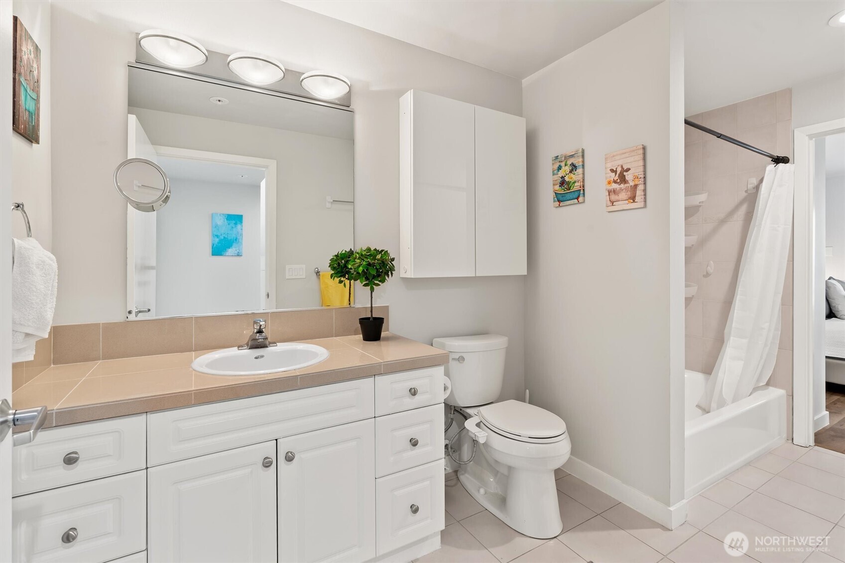 321 10th Avenue South, Unit 705 Seattle, WA 98104 - Photo 22 of 28