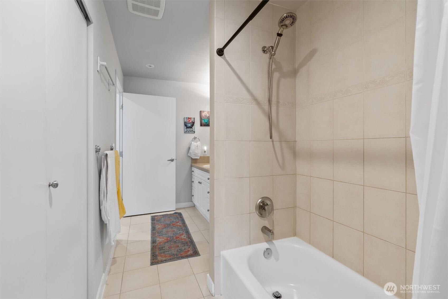321 10th Avenue South, Unit 705 Seattle, WA 98104 - Photo 23 of 28