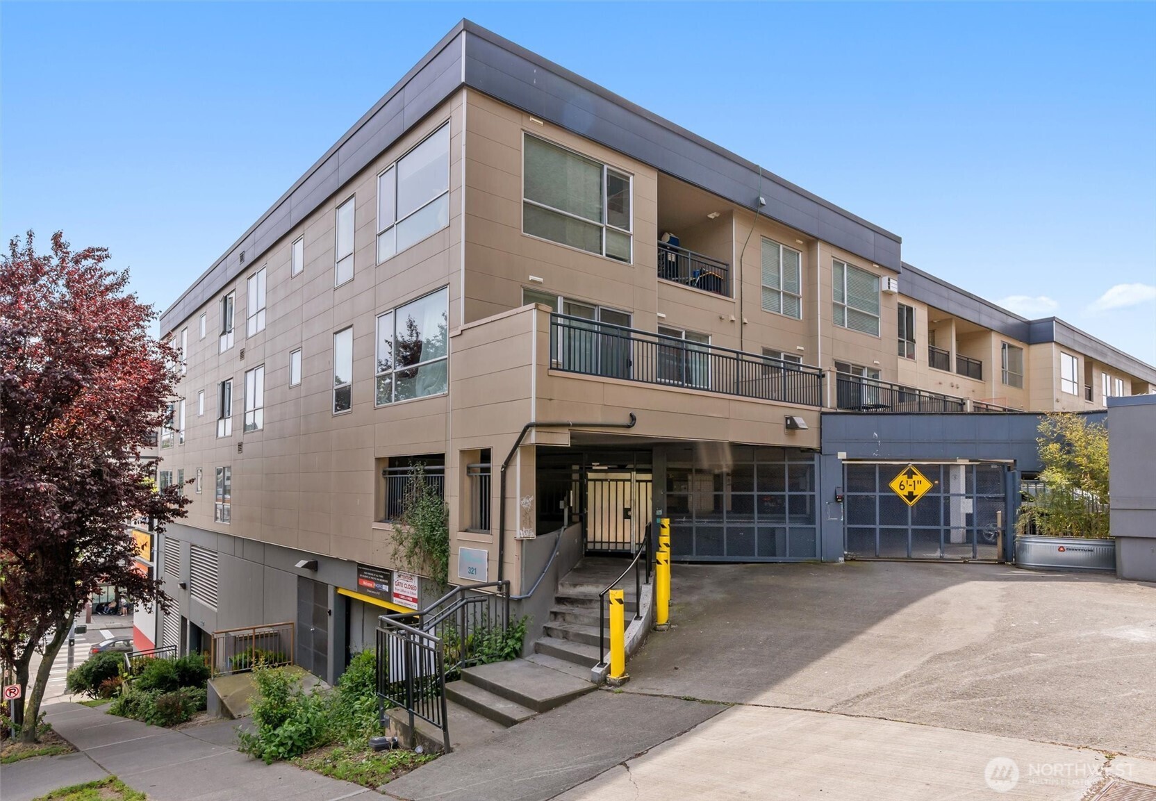 321 10th Avenue South, Unit 705 Seattle, WA 98104 - Photo 4 of 28