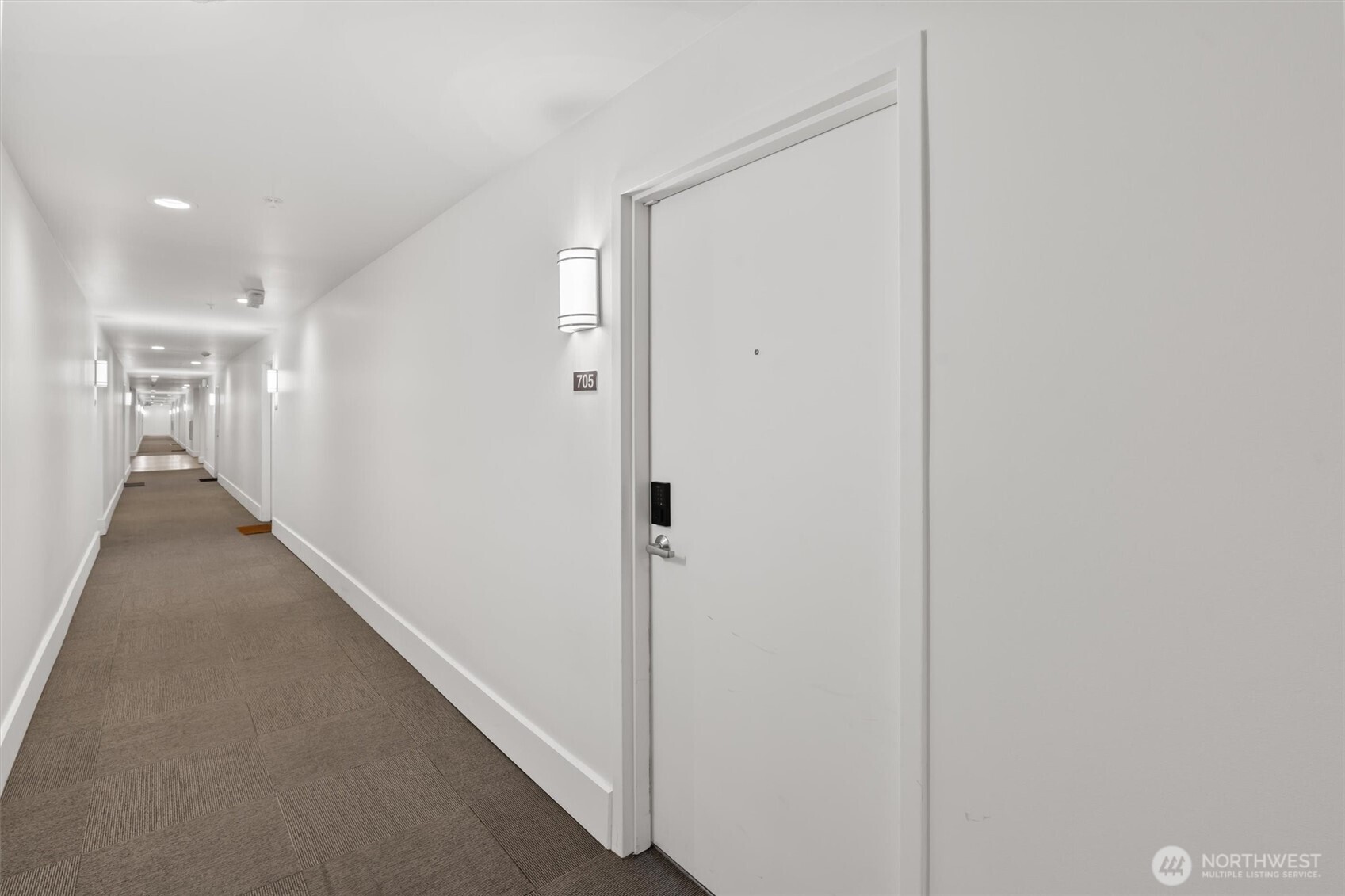321 10th Avenue South, Unit 705 Seattle, WA 98104 - Photo 5 of 28