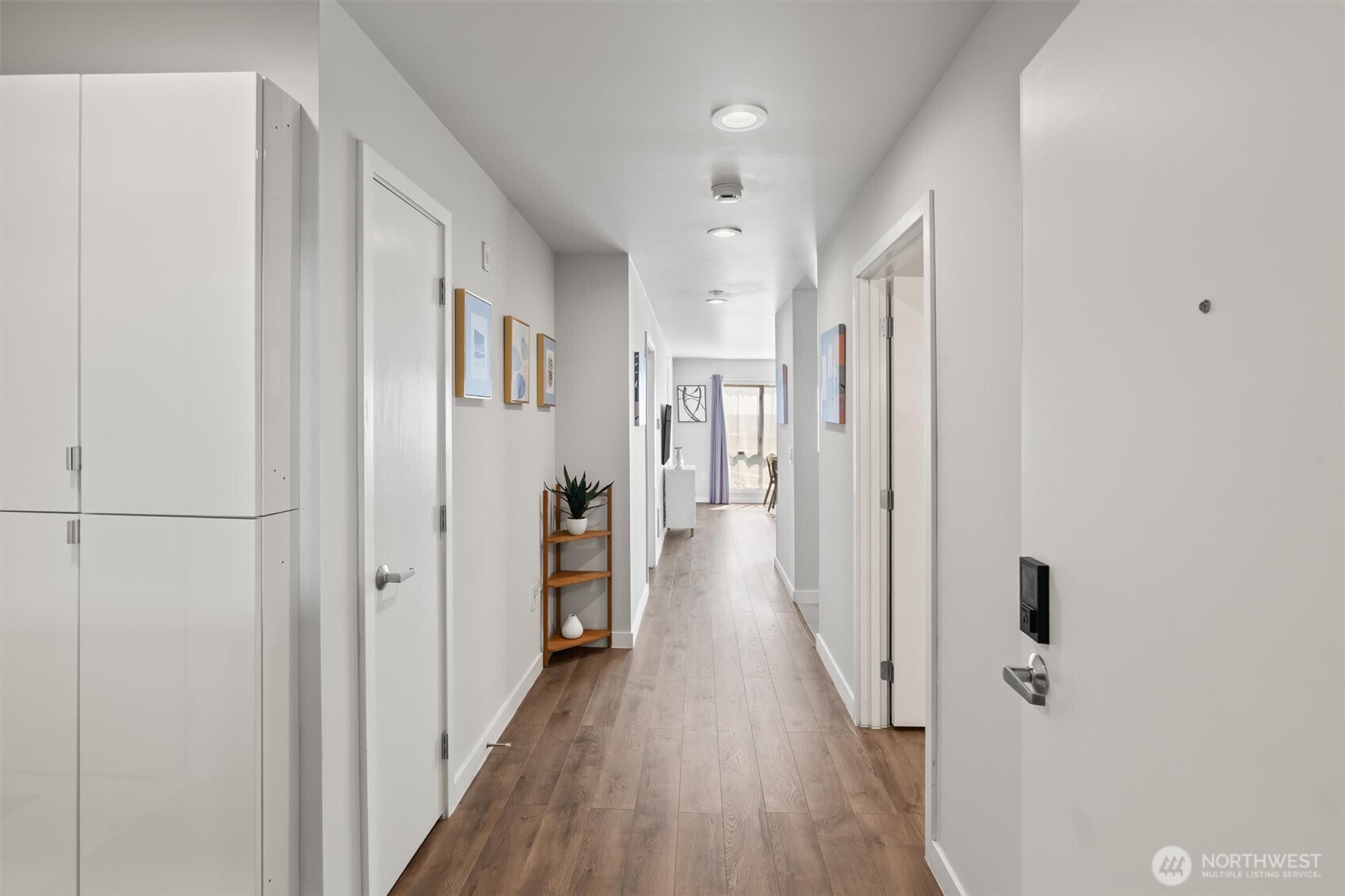 321 10th Avenue South, Unit 705 Seattle, WA 98104 - Photo 7 of 28