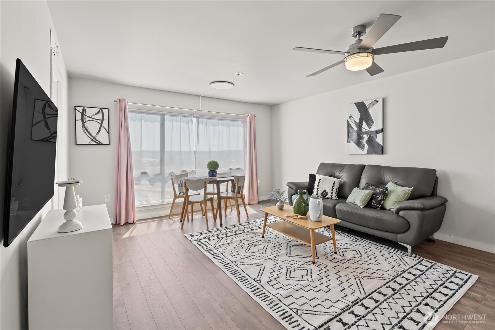 321 10th Avenue South, Unit 705 Seattle, WA 98104 - Photo 8 of 28
