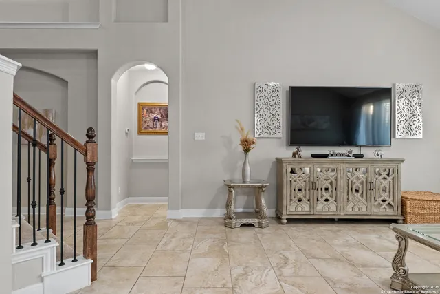a view of livingroom with furniture