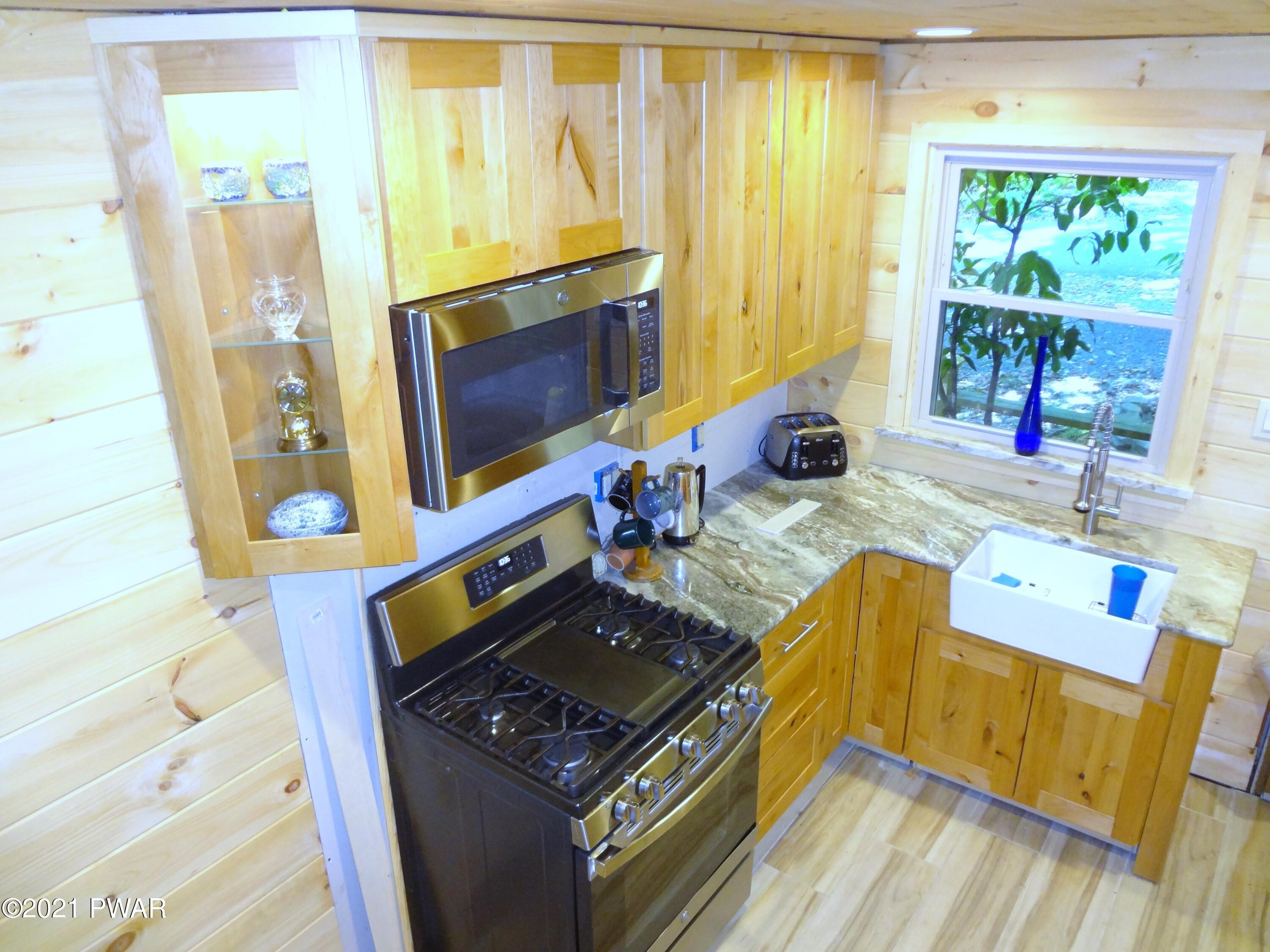 30 Deerfoot Road Lake Ariel, PA 18436 - Photo 9 of 46 Kitchen