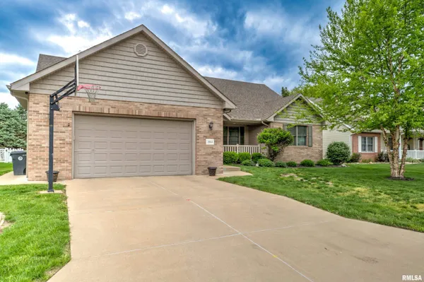 $374,900 | 1913 Dane - Kelsey Drive, Pekin, IL 61554