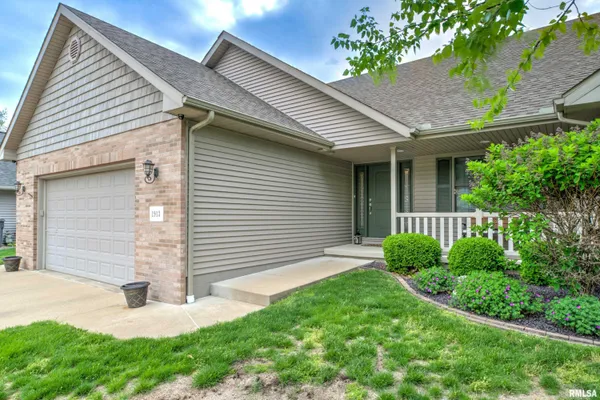 $374,900 | 1913 Dane - Kelsey Drive, Pekin, IL 61554