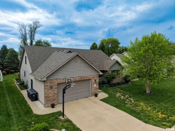 $374,900 | 1913 Dane - Kelsey Drive, Pekin, IL 61554